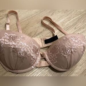 Light pink Lace NWOT 34D women’s bra
